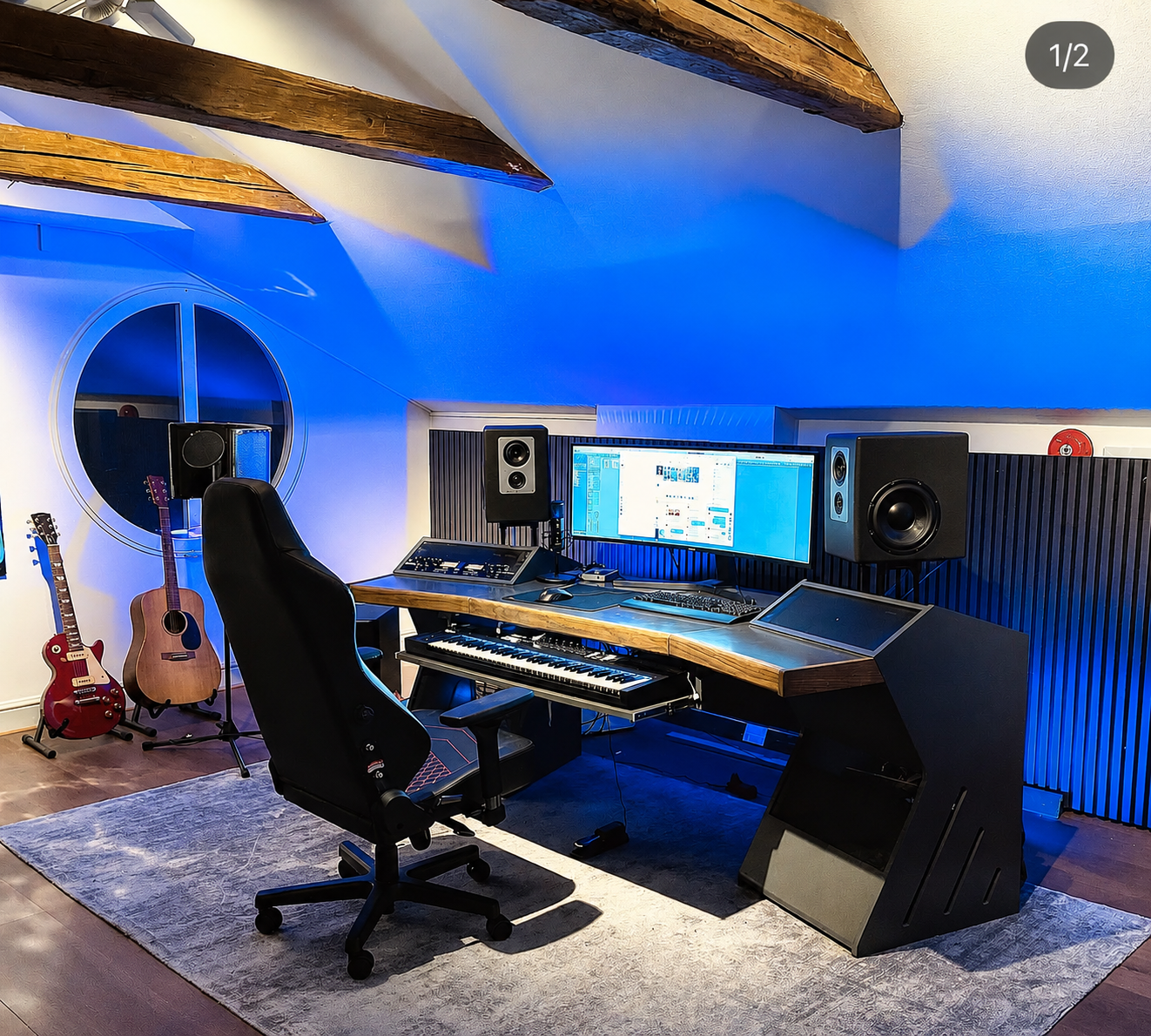 Studio 1 interiör – vindsvåning med inspelningsutrustning och instrument